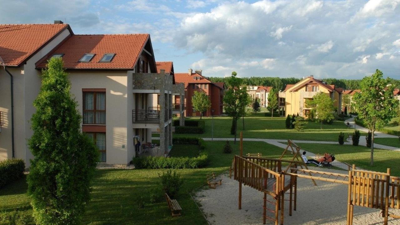 Kamilla Apartman Villapark Buk Ngoại thất bức ảnh